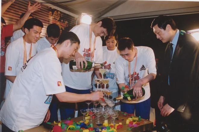 上海男篮时隔24年夺冠，恐怖的在后面？